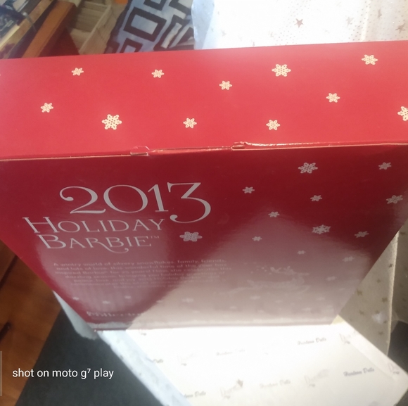 25th Anniversary 2013 Holiday Barbie - Picture 8 of 12